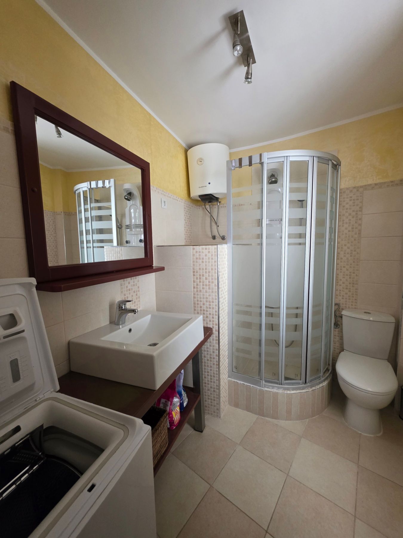 amforaproperty.com/Ekskluzivan trosoban stan za izdavanje u srcu Starog grada Budve (NA DUZI PERIOD)