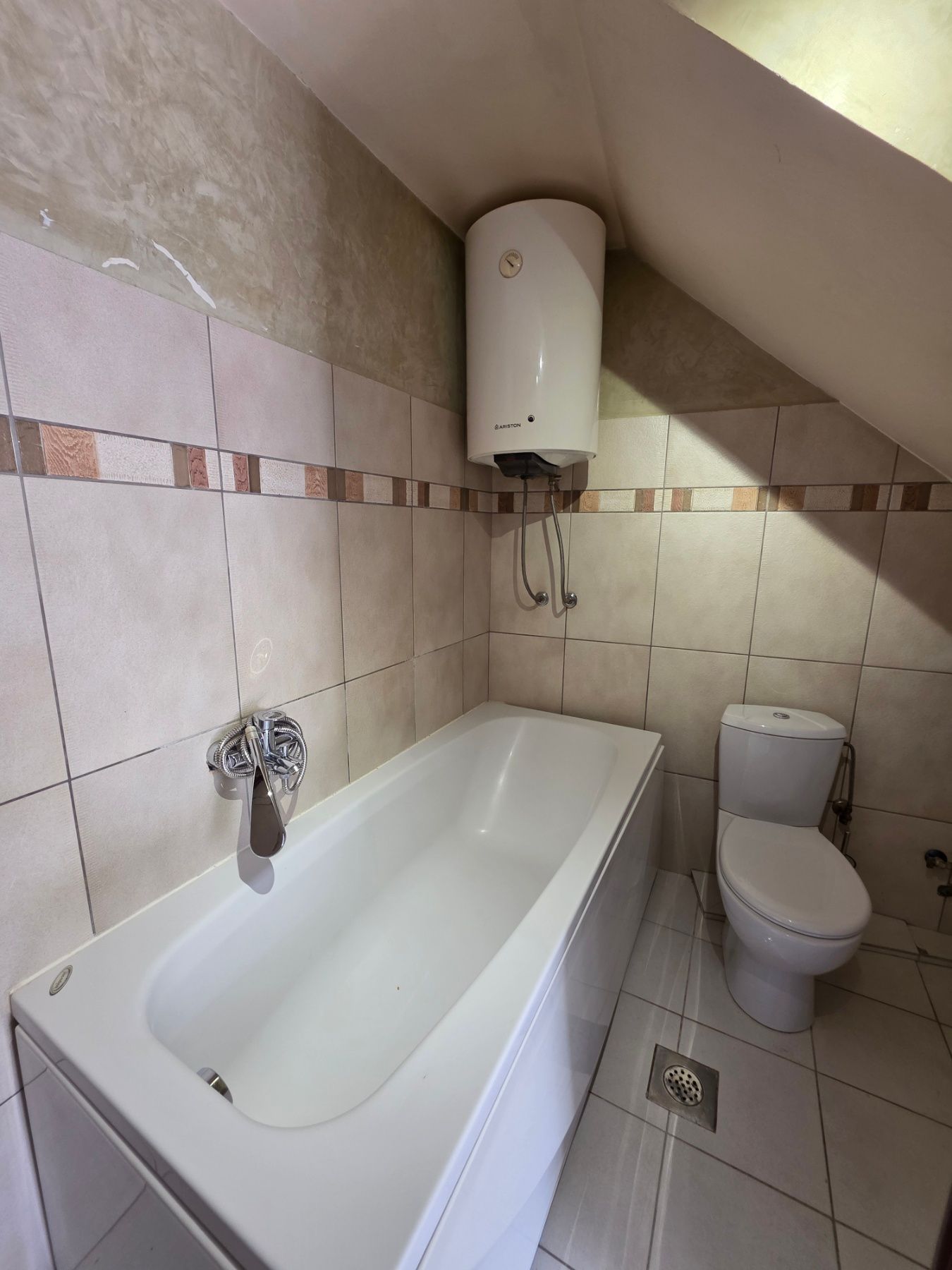 amforaproperty.com/Ekskluzivan trosoban stan za izdavanje u srcu Starog grada Budve (NA DUZI PERIOD)