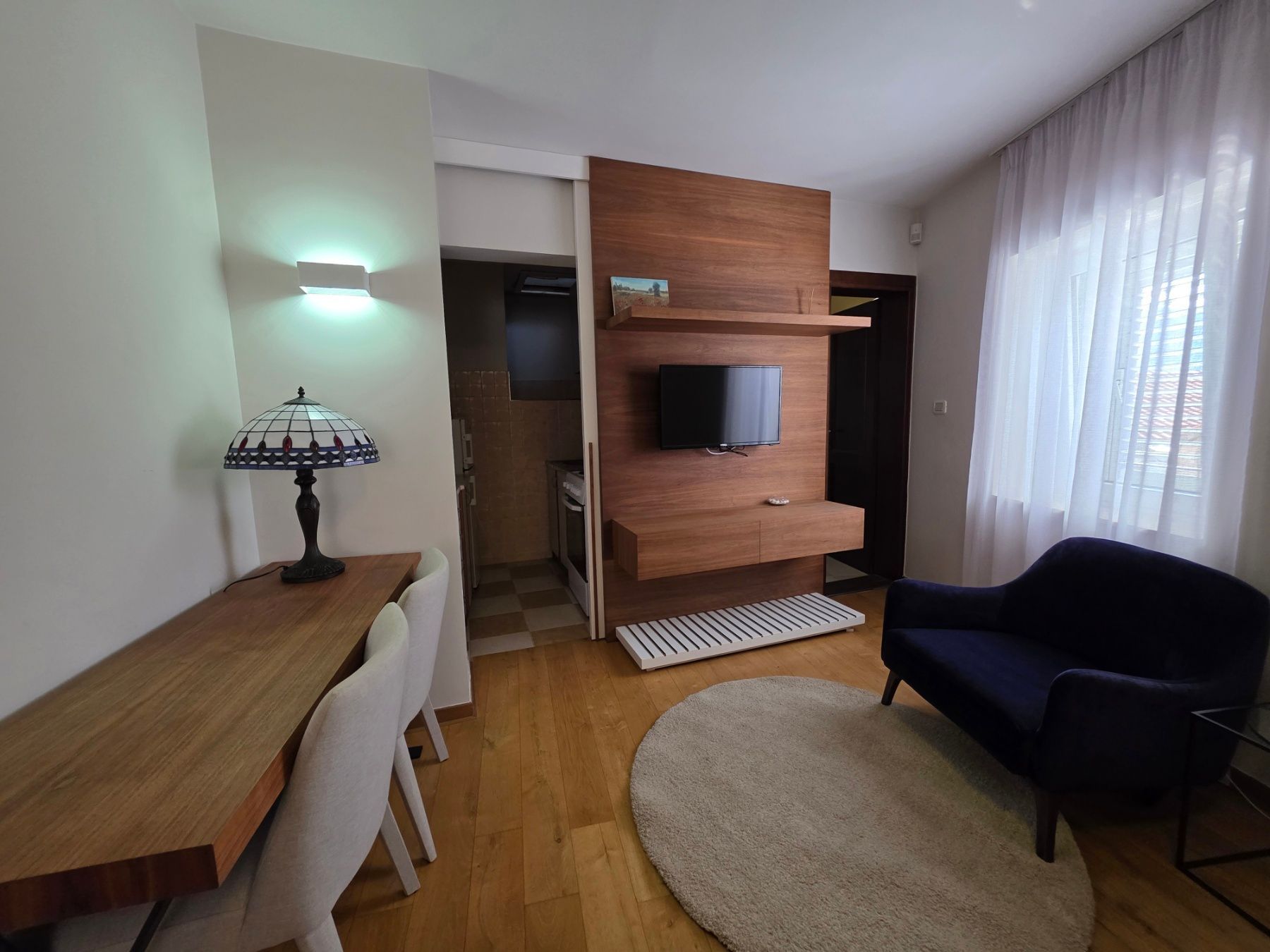 amforaproperty.com/Ekskluzivan trosoban stan za izdavanje u srcu Starog grada Budve (NA DUZI PERIOD)