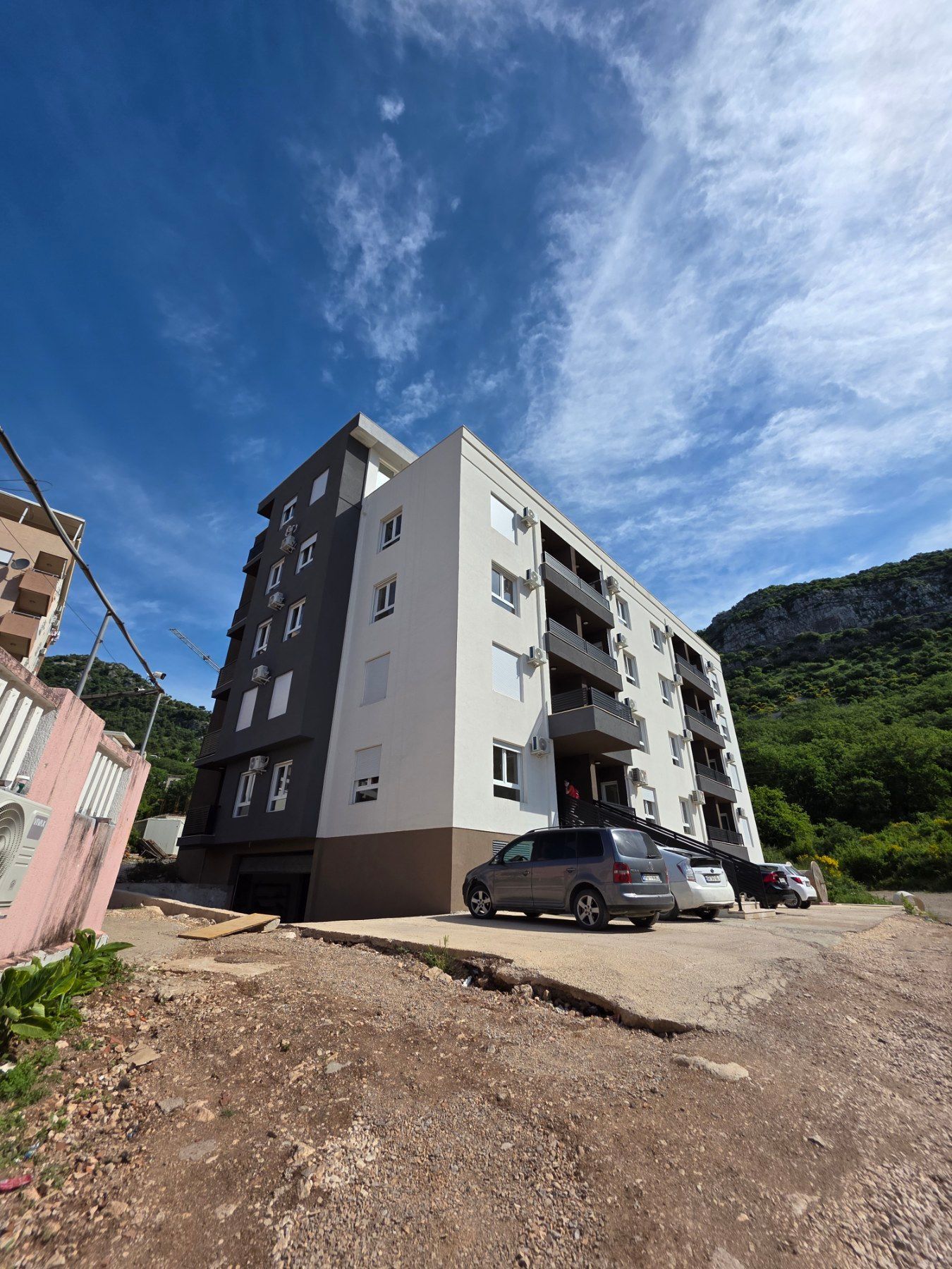 amforaproperty.com/moderno opremljen jednosoban stan ,Lazi - Budva (NA DUZI PERIOD)