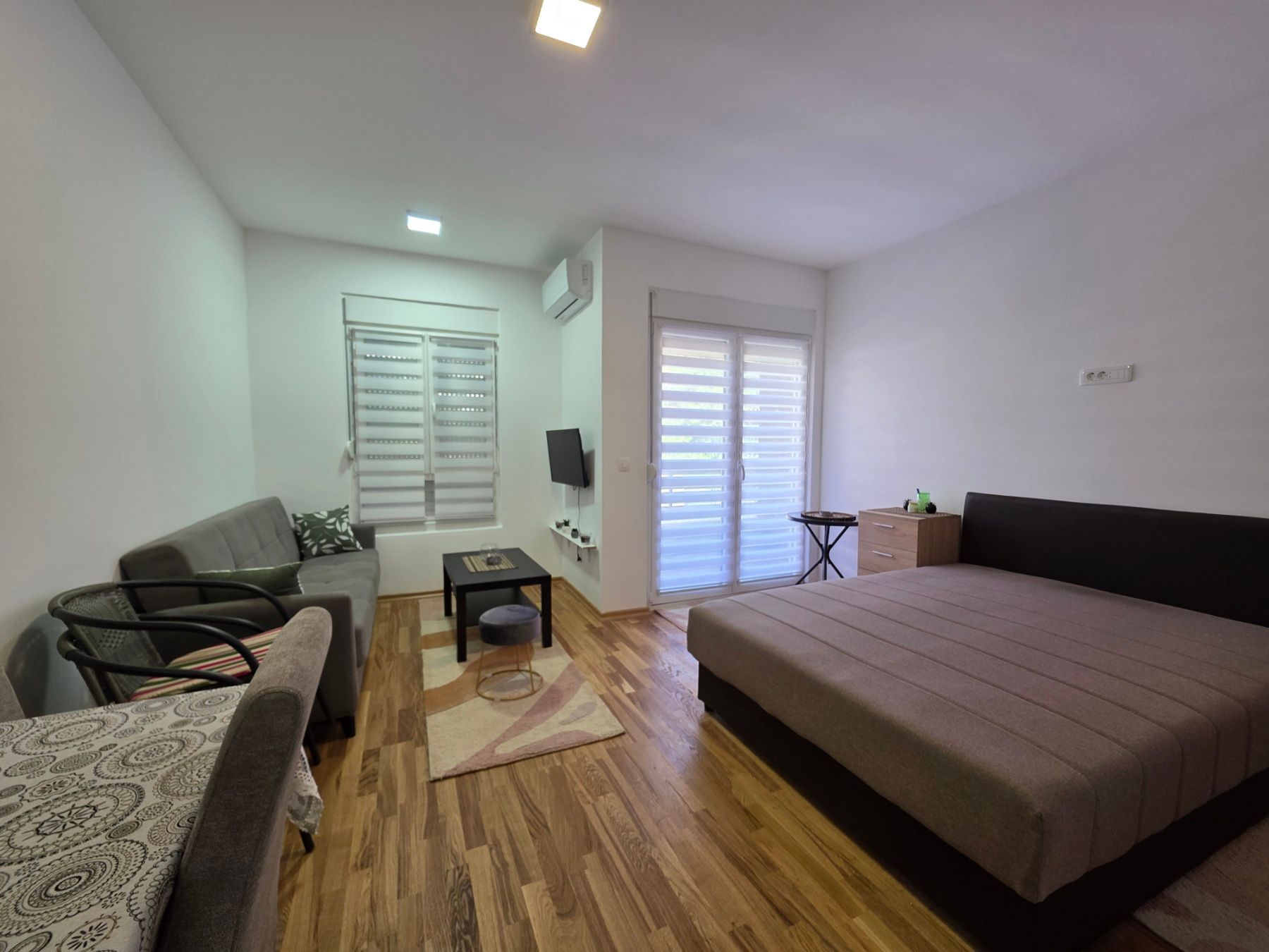 amforaproperty.com/moderno opremljen jednosoban stan ,Lazi - Budva (NA DUZI PERIOD)