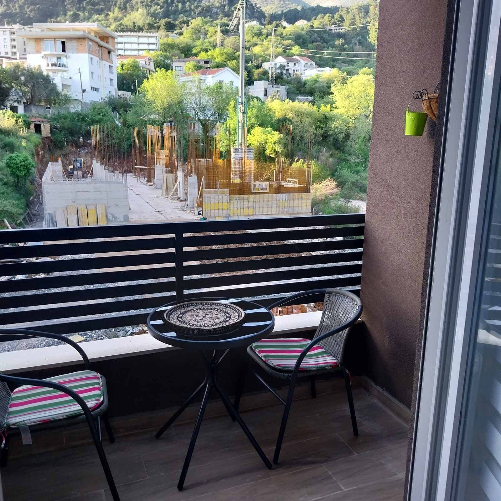 amforaproperty.com/moderno opremljen jednosoban stan ,Lazi - Budva.(NA DUZI PERIOD)