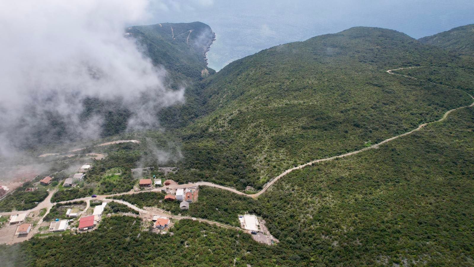 amforaproperty.com/Urbanizovan plac 300m2 sa panoramskim pogledom-Zagora, Kotor