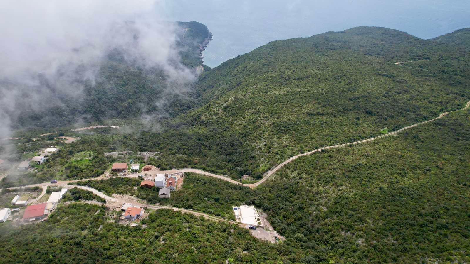 amforaproperty.com/Urbanizovan plac 300m2 sa panoramskim pogledom-Zagora, Kotor