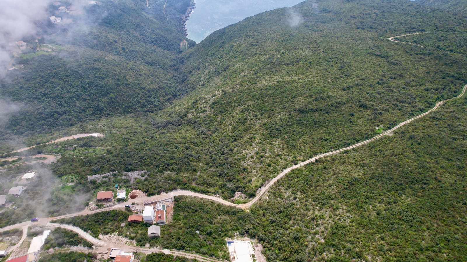 amforaproperty.com/Urbanizovan plac 300m2 sa panoramskim pogledom-Zagora, Kotor