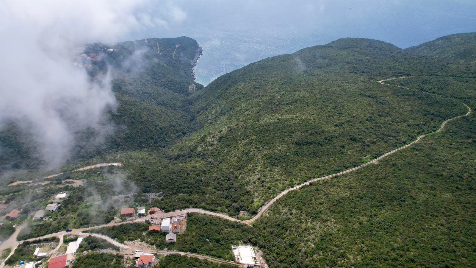 amforaproperty.com/Urbanizovan plac 300m2 sa panoramskim pogledom-Zagora, Kotor