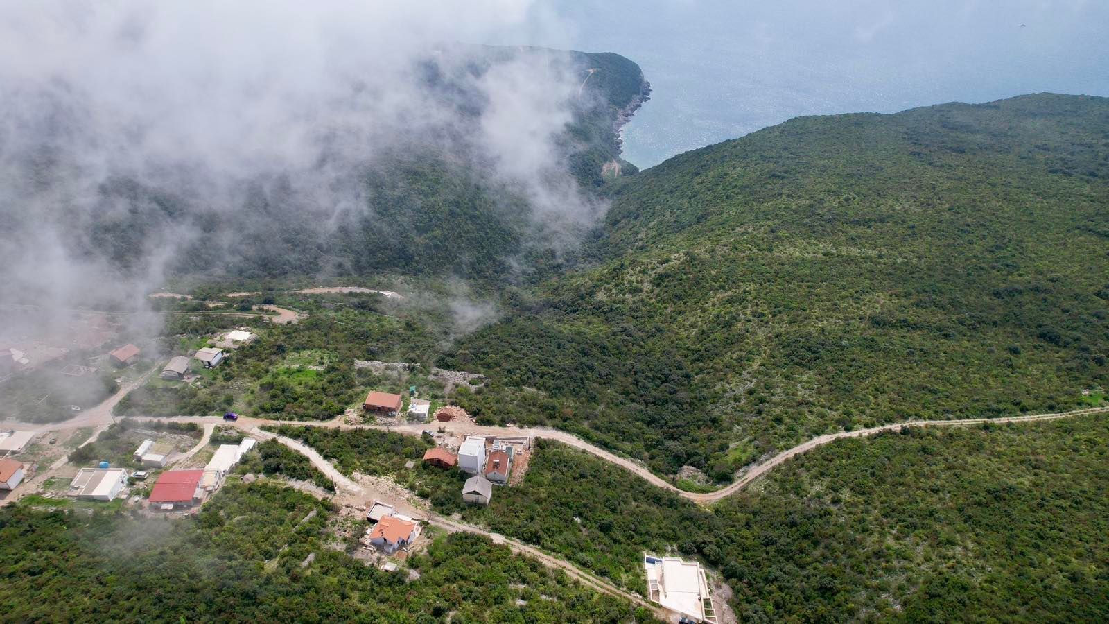 amforaproperty.com/Urbanizovan plac 300m2 sa panoramskim pogledom-Zagora, Kotor