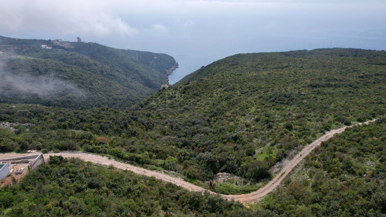 amforaproperty.com/Urbanizovan plac 300m2 sa panoramskim pogledom-Zagora, Kotor