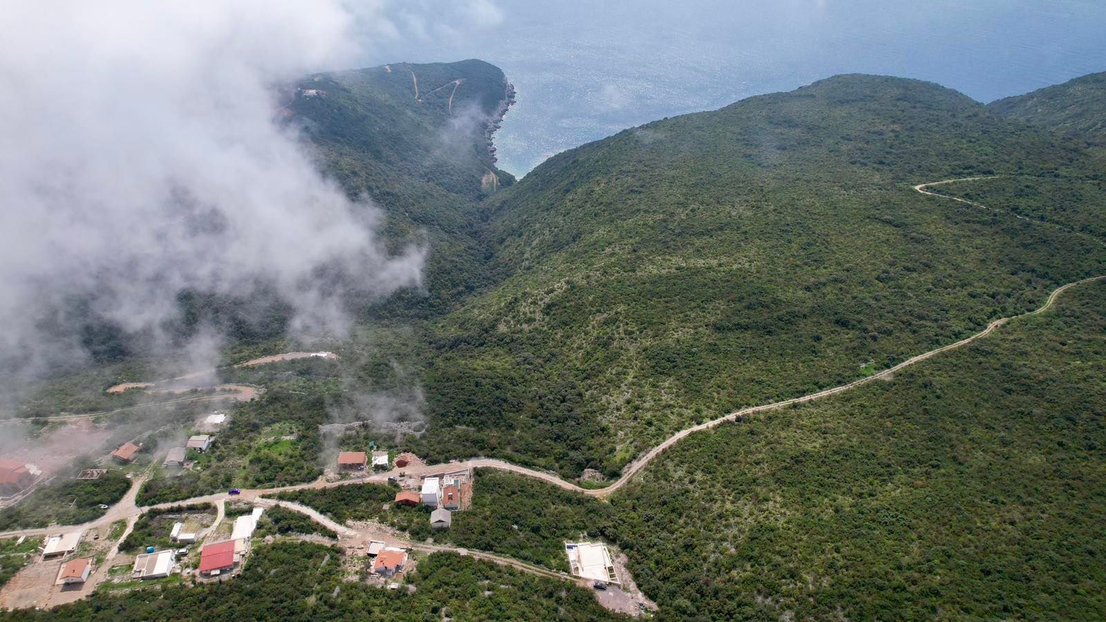 amforaproperty.com/Urbanizovan plac 300m2 sa panoramskim pogledom-Zagora, Kotor