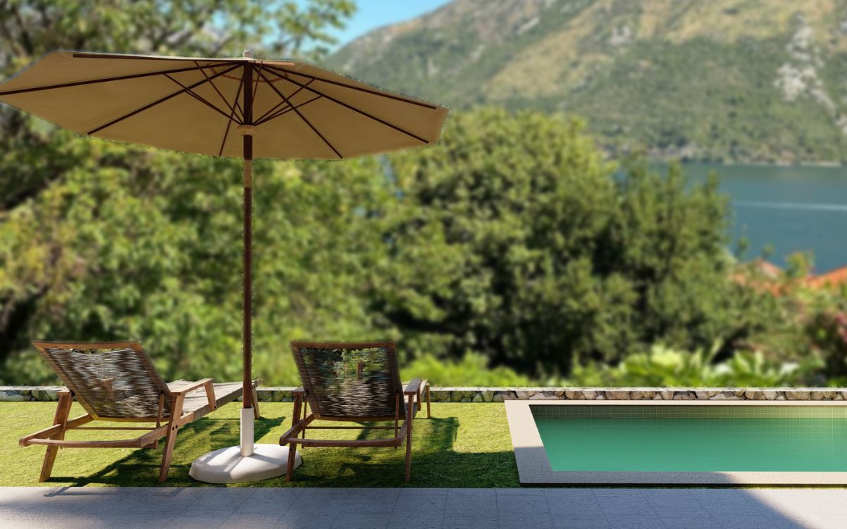 amforaproperty.com/Luksuzan dvosoban stan (56 m²) sa privatnim dvorištem (26 m²), bazenom i parkingom u novom kompleksu, Stoliv, 100 m od mora