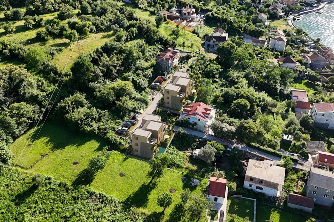 amforaproperty.com/Luksuzan dvosoban stan (55.79 m²) sa privatnim dvorištem (26 m²), bazenom i parkingom u novom kompleksu, Stoliv, 100 m od mora