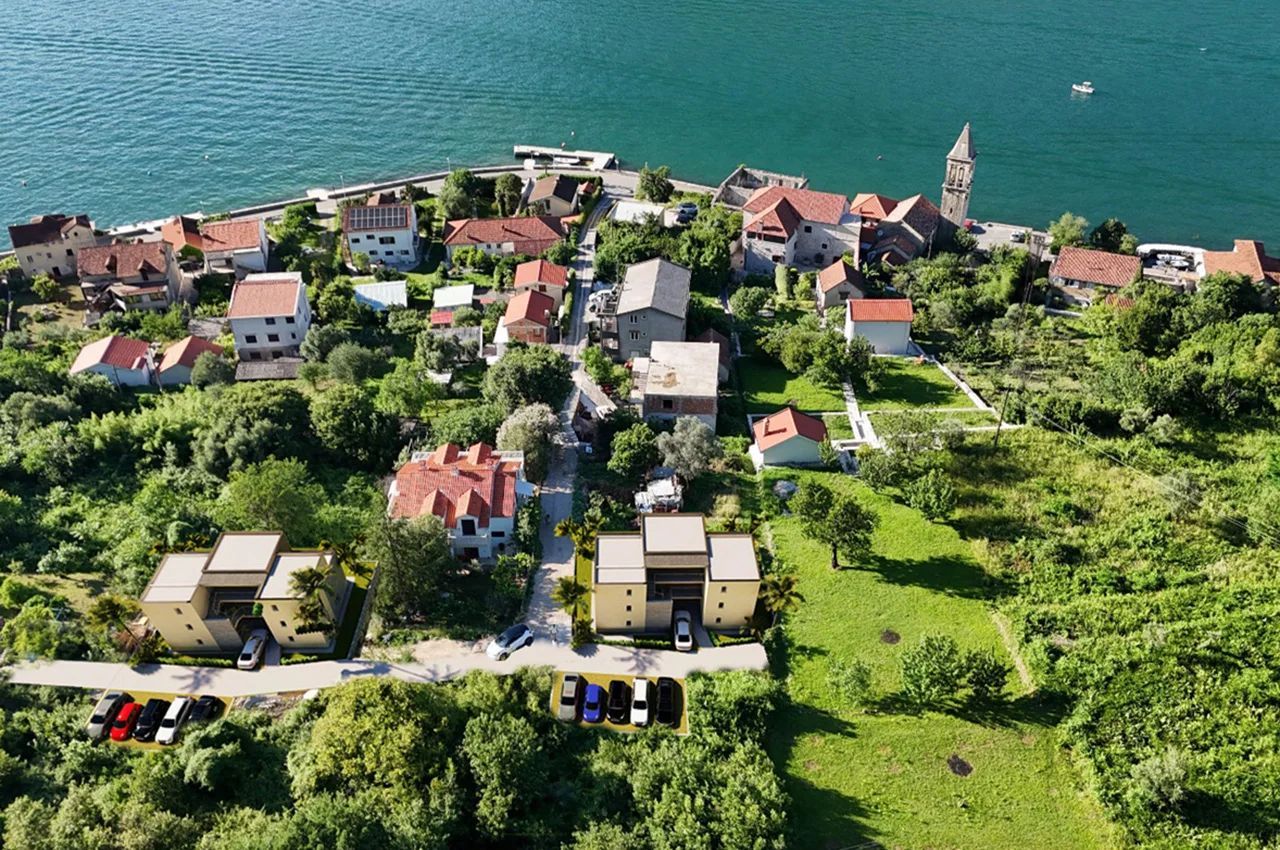amforaproperty.com/Dvosoban stan (55.45m²) sa pogledom na more i parkingom u novom kompleksu, Stoliv, 100 m od mora