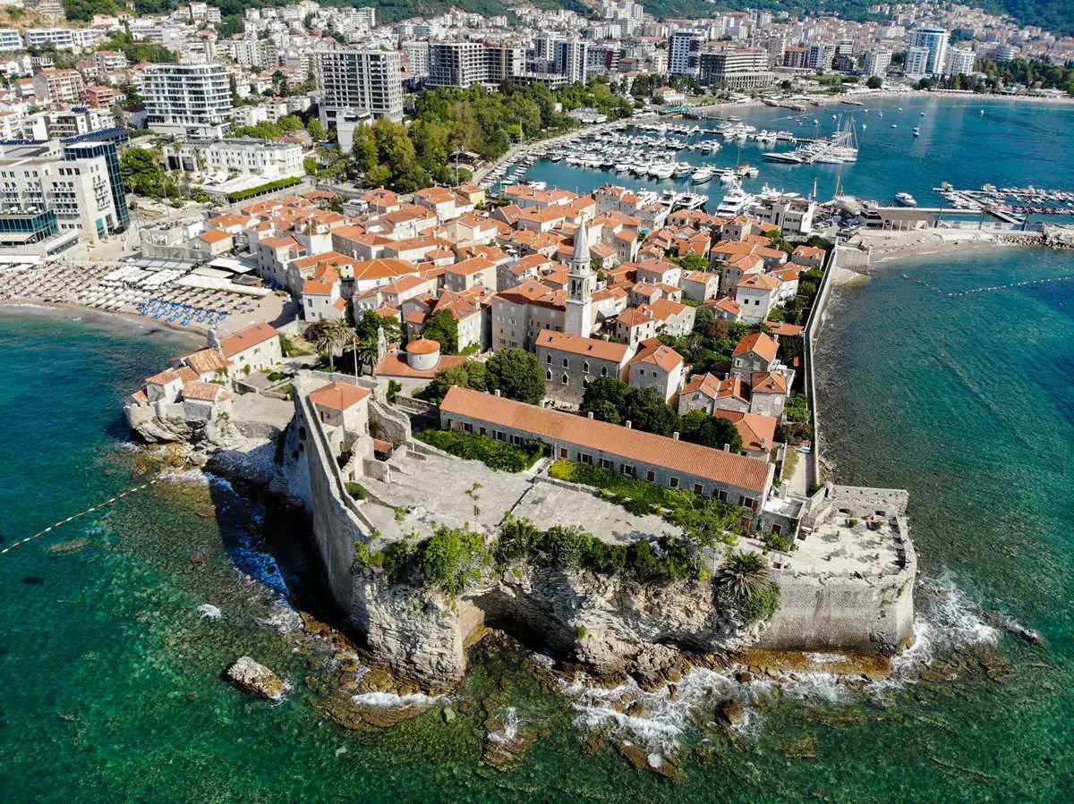 amfora/Poslovni Prostor na atraktivnoj lokaciji u Starom Gradu, Budva (na duzi period)