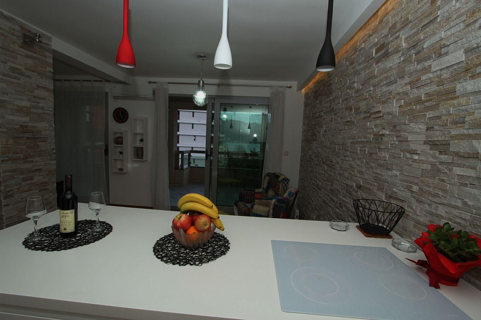 amforaproperty.com/Dvosoban stan 70m² sa pogledom na more-Gospoština, Budva (na duzi period)