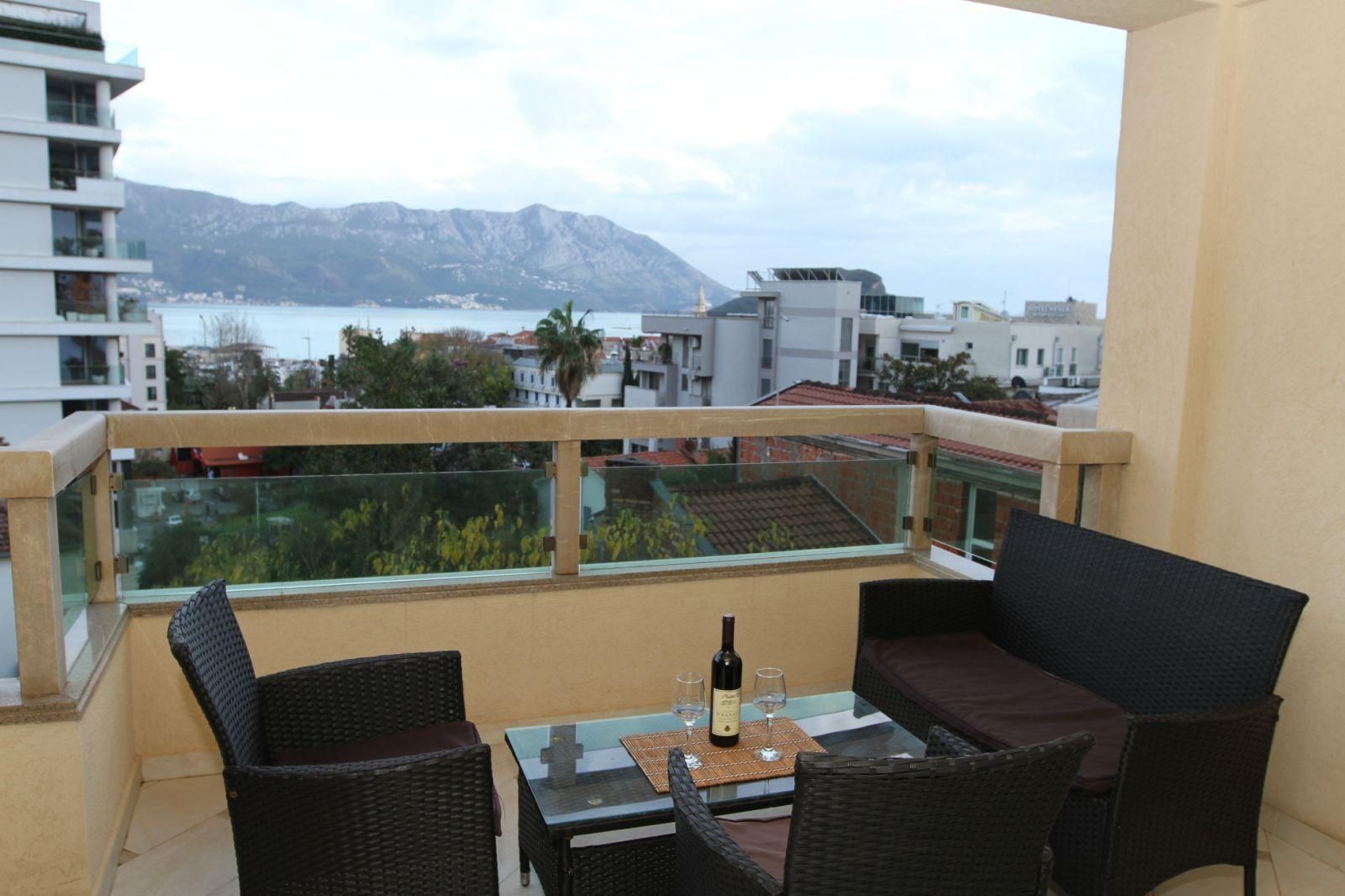 amforaproperty.com/Dvosoban stan 70m² sa pogledom na more-Gospoština, Budva (na duzi period)