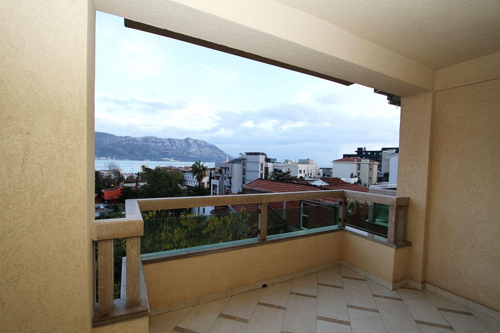 amforaproperty.com/Dvosoban stan 70m² sa pogledom na more-Gospoština, Budva (na duzi period)