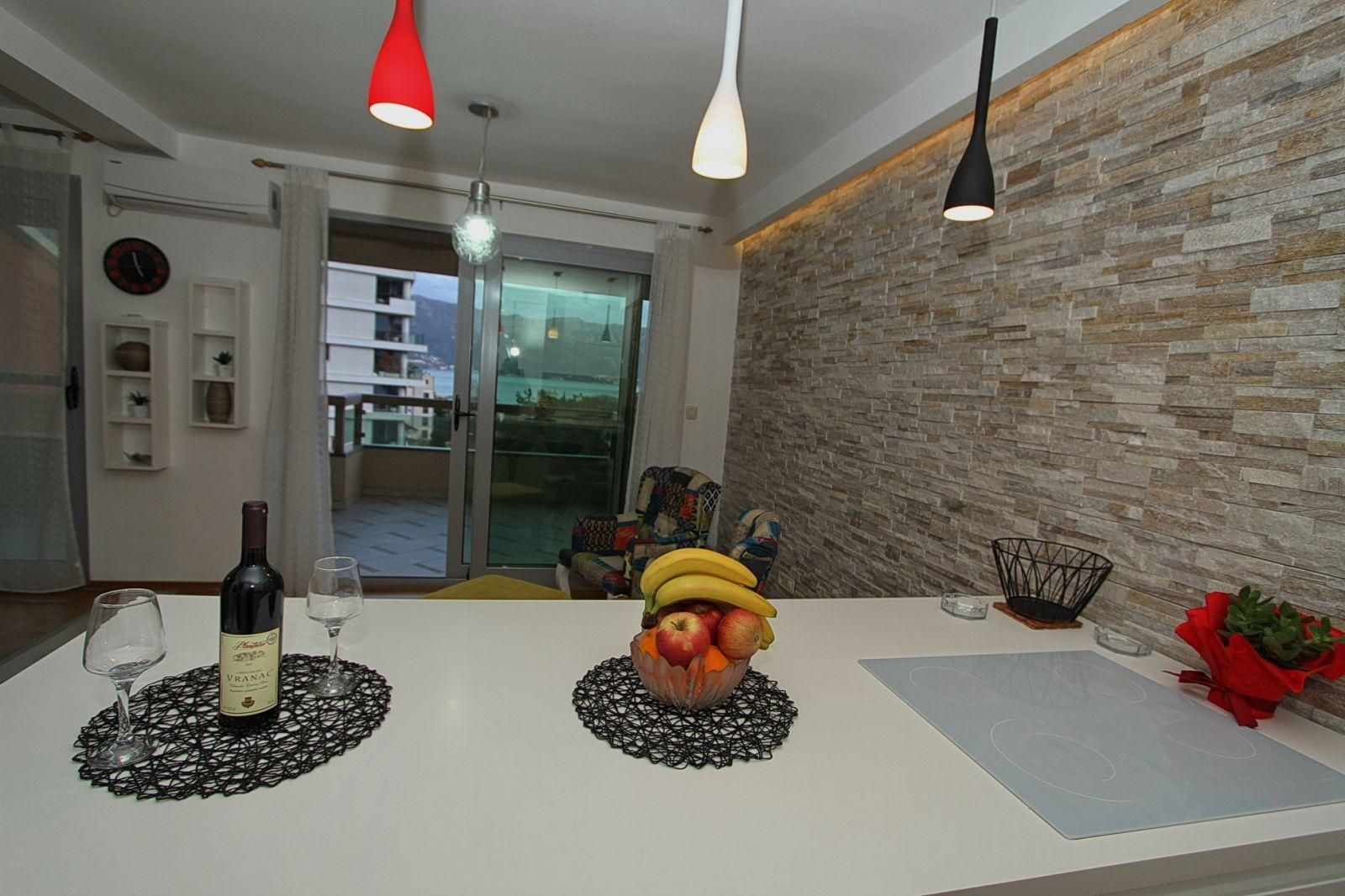 amforaproperty.com/Dvosoban stan 70m² sa pogledom na more-Gospoština, Budva (na duzi period)