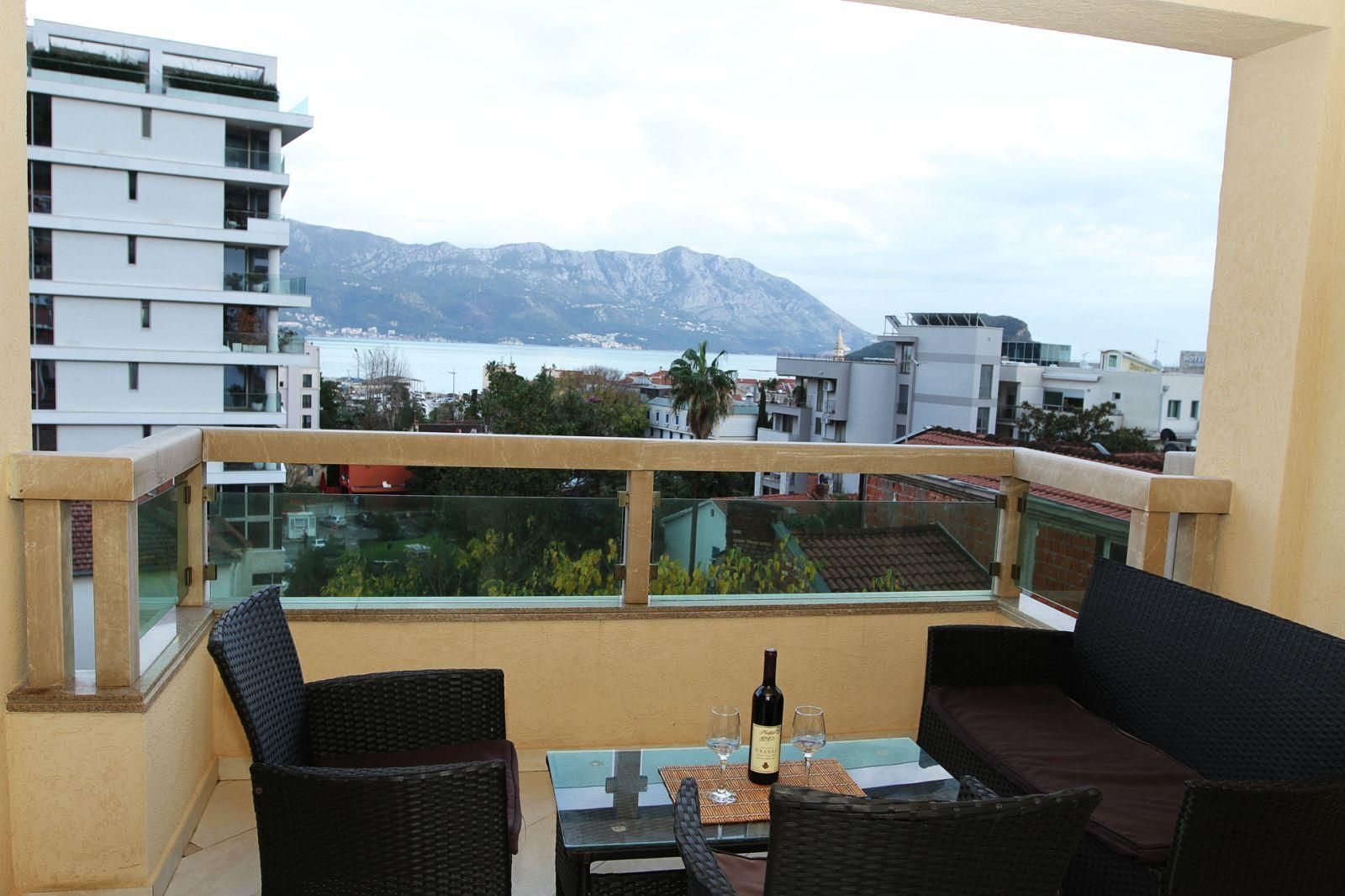 amfora/Dvosoban stan 70m² sa pogledom na more-Gospoština, Budva (na duzi period)