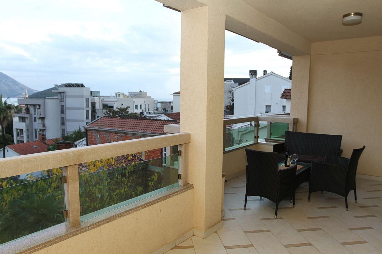 amforaproperty.com/Dvosoban stan 70m² sa pogledom na more-Gospoština, Budva (na duzi period)