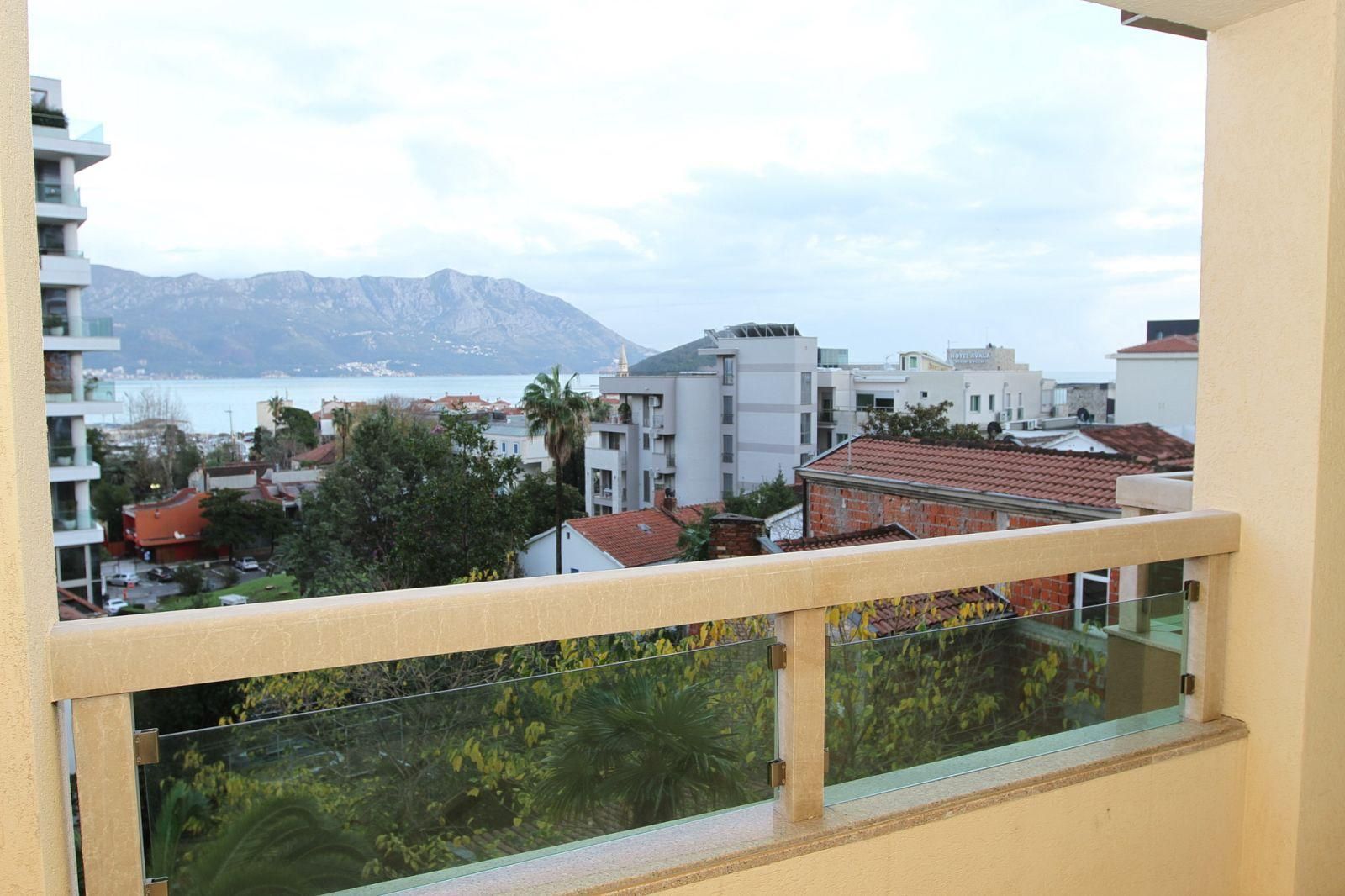amforaproperty.com/Dvosoban stan 70m² sa pogledom na more-Gospoština, Budva (na duzi period)