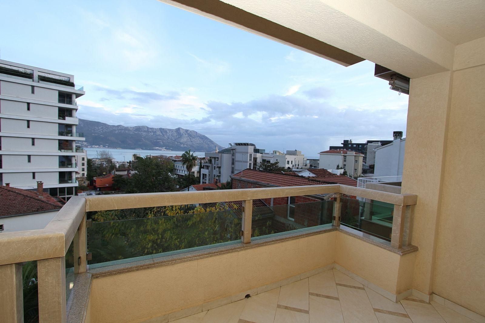 amforaproperty.com/Dvosoban stan 70m² sa pogledom na more-Gospoština, Budva (na duzi period)