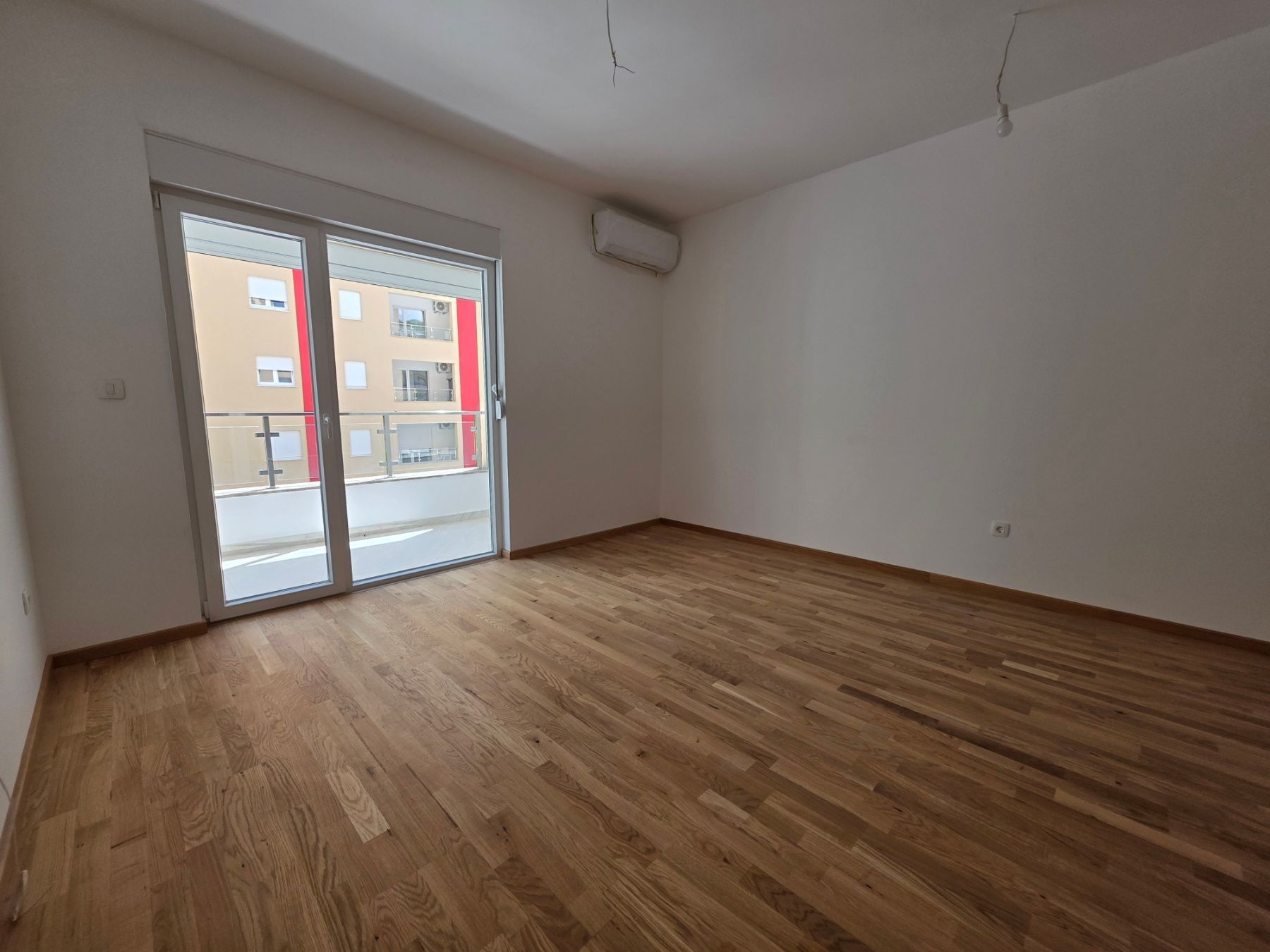 amforaproperty.com/Prodaja Jednosobnog stana 44m² sa bocnim pogledom na more u Novoj Zgradi u Bečićima – Bez 3% Poreza!