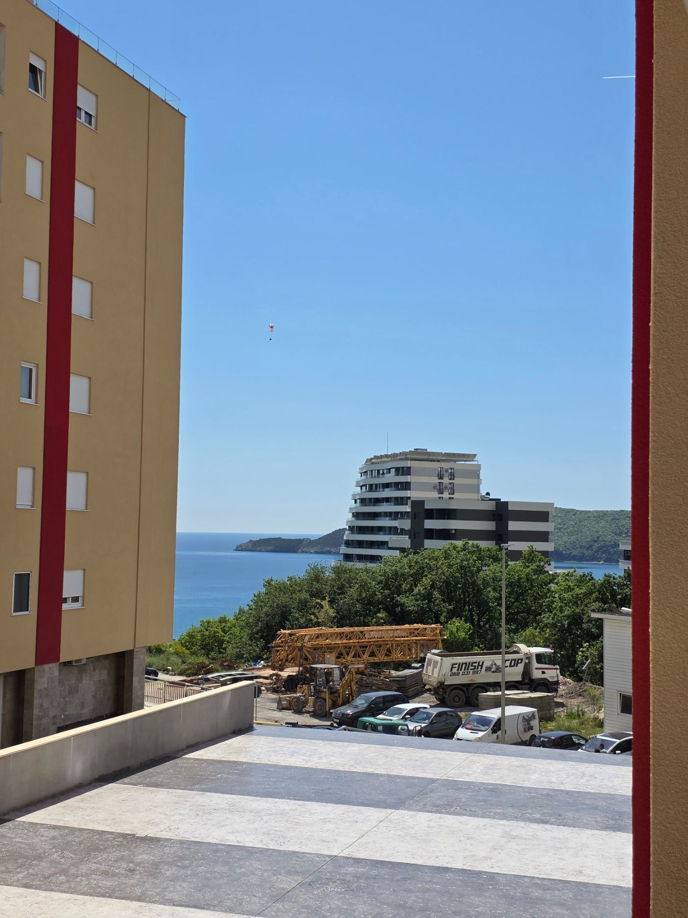 amforaproperty.com/Prodaja Jednosobnog stana 44m² sa bocnim pogledom na more u Novoj Zgradi u Bečićima – Bez 3% Poreza!