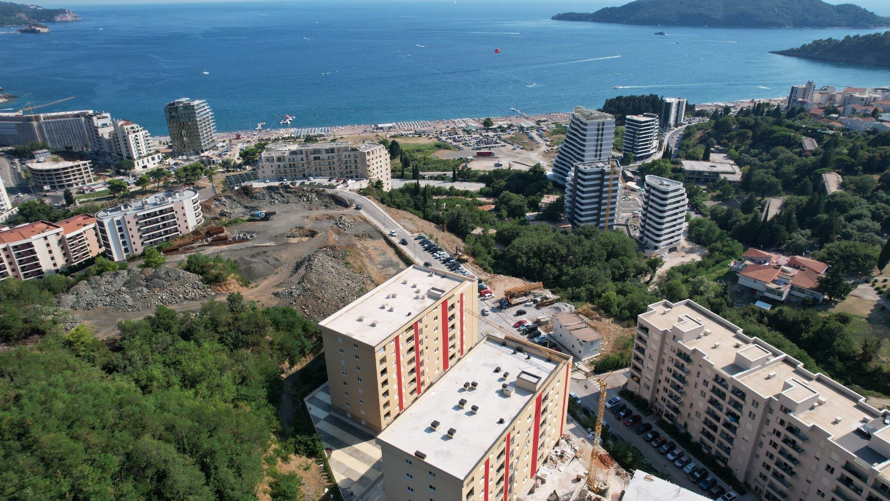 amforaproperty.com/Prodaja Jednosobnog stana 44m² sa bocnim pogledom na more u Novoj Zgradi u Bečićima – Bez 3% Poreza!
