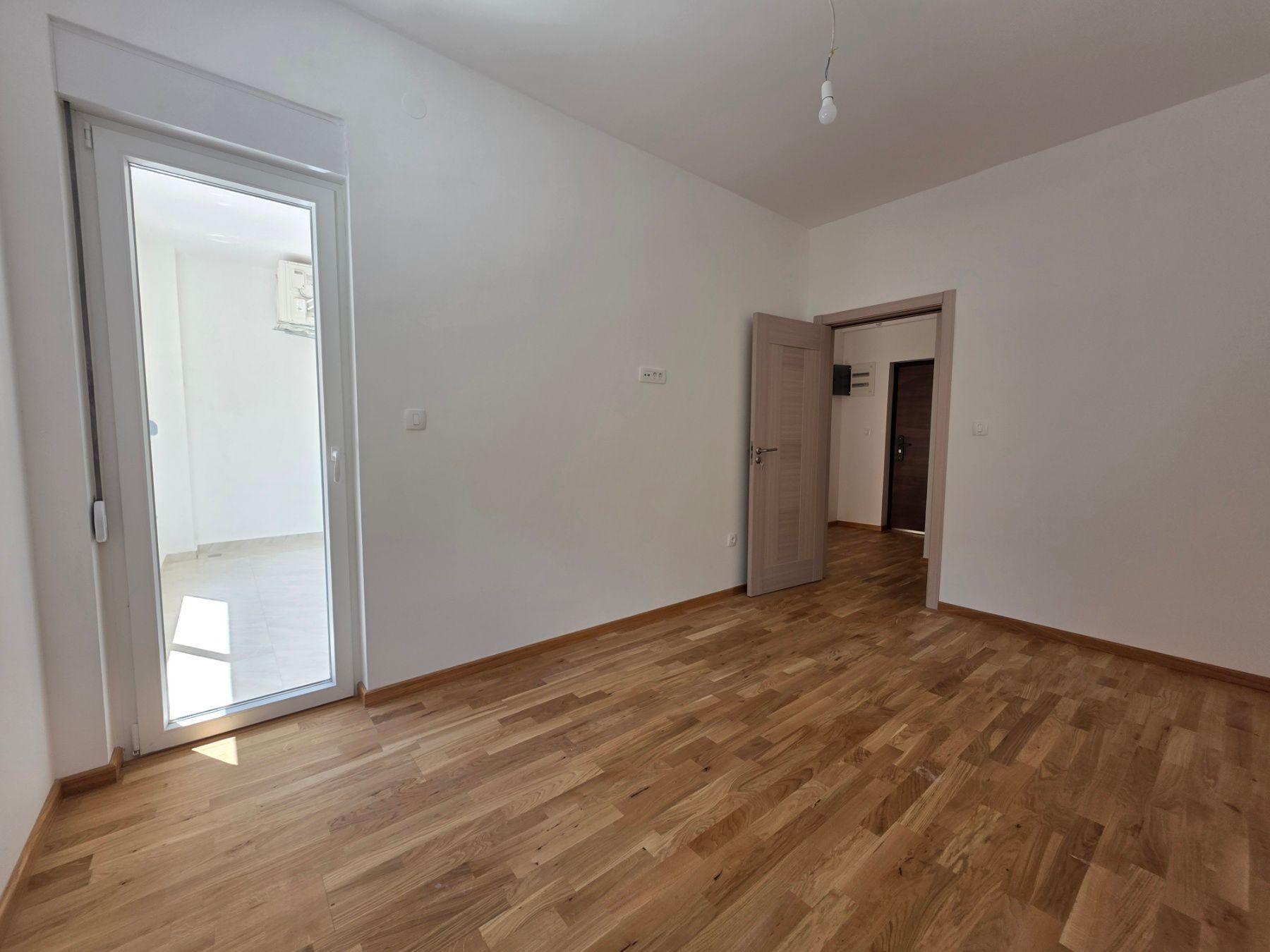 amforaproperty.com/Prodaja Jednosobnog stana 44m² sa bocnim pogledom na more u Novoj Zgradi u Bečićima – Bez 3% Poreza!