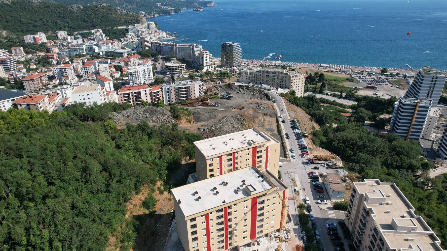 amforaproperty.com/Prodaja Jednosobnog stana 44m² sa bocnim pogledom na more u Novoj Zgradi u Bečićima – Bez 3% Poreza!