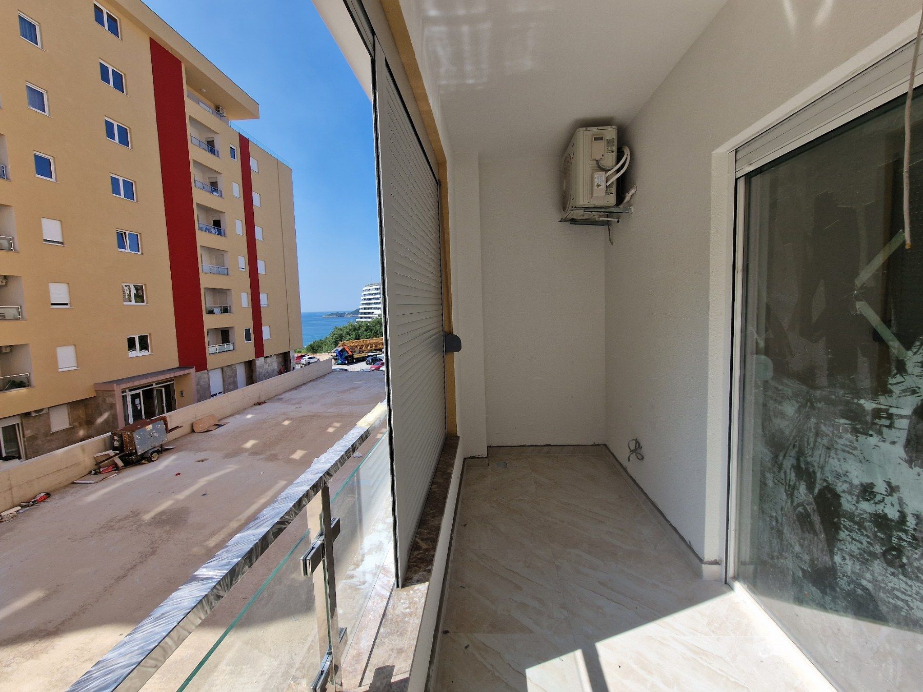 amforaproperty.com/Prodaja Jednosobnog stana 44m² sa bocnim pogledom na more u Novoj Zgradi u Bečićima – Bez 3% Poreza!