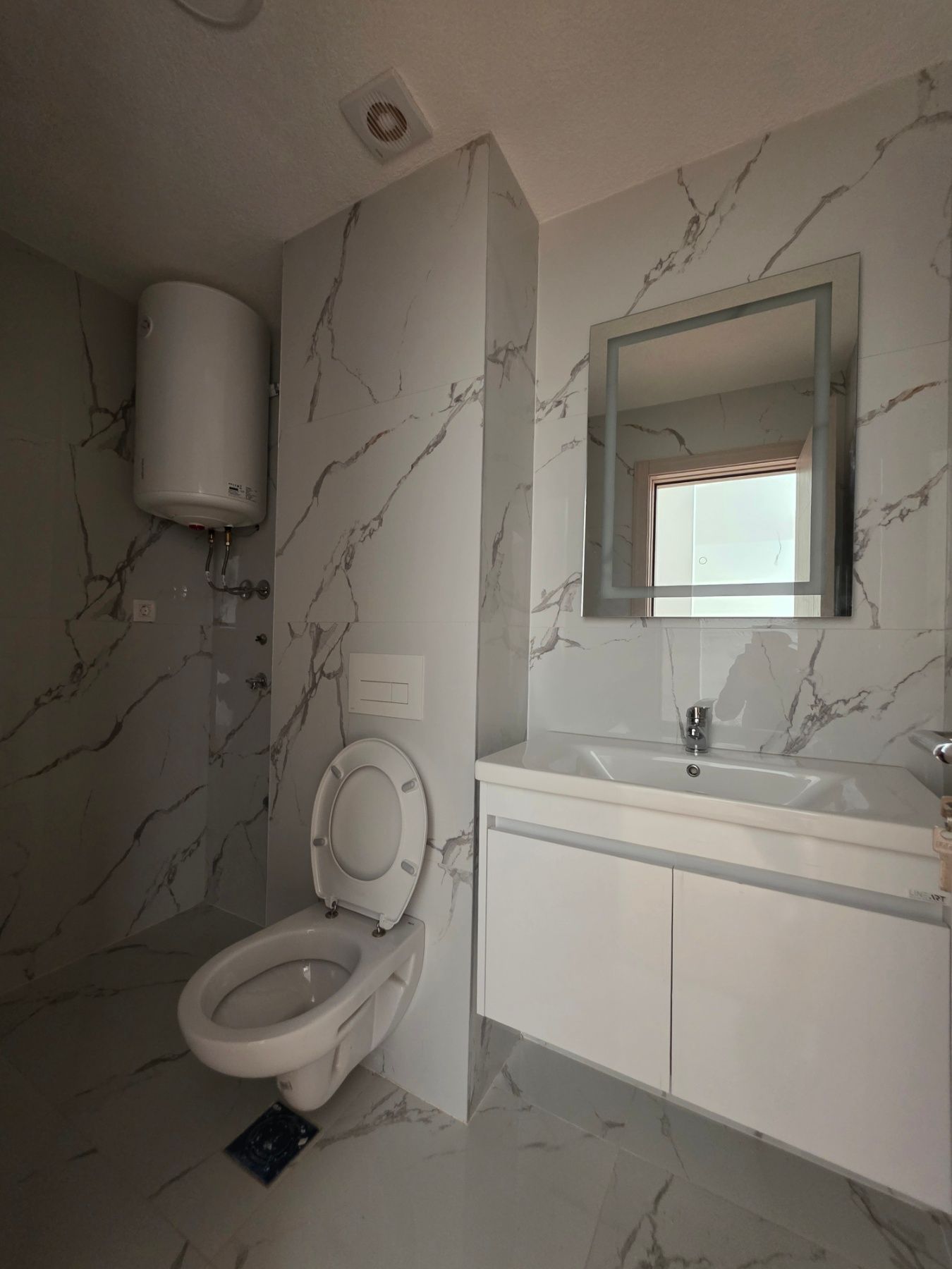 amforaproperty.com/Prodaja Jednosobnog stana 44m² sa bocnim pogledom na more u Novoj Zgradi u Bečićima – Bez 3% Poreza!