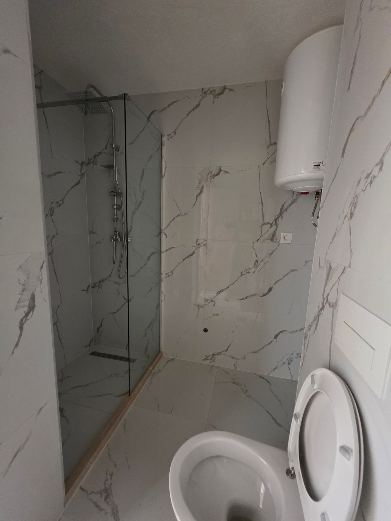 amforaproperty.com/Prodaja Jednosobnog stana 44m² sa bocnim pogledom na more u Novoj Zgradi u Bečićima – Bez 3% Poreza!
