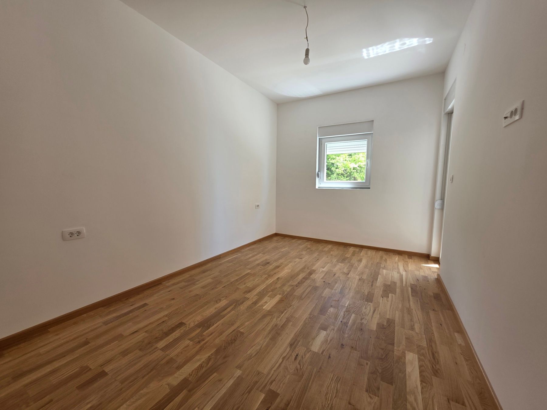 amforaproperty.com/Prodaja Jednosobnog stana 44m² sa bocnim pogledom na more u Novoj Zgradi u Bečićima – Bez 3% Poreza!