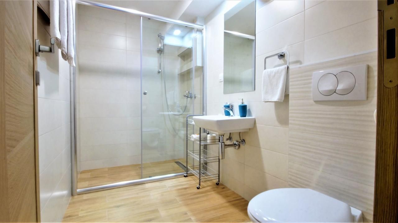 amforaproperty.com/Boreti, Budva-Moderno opremljen jednosoban apartman (NA DUZI PERIOD)
