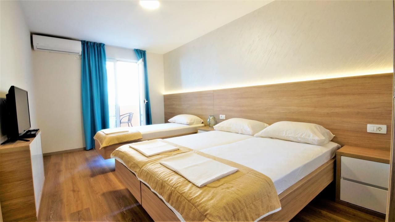 amforaproperty.com/Boreti, Budva-Moderno opremljen jednosoban apartman (NA DUZI PERIOD)