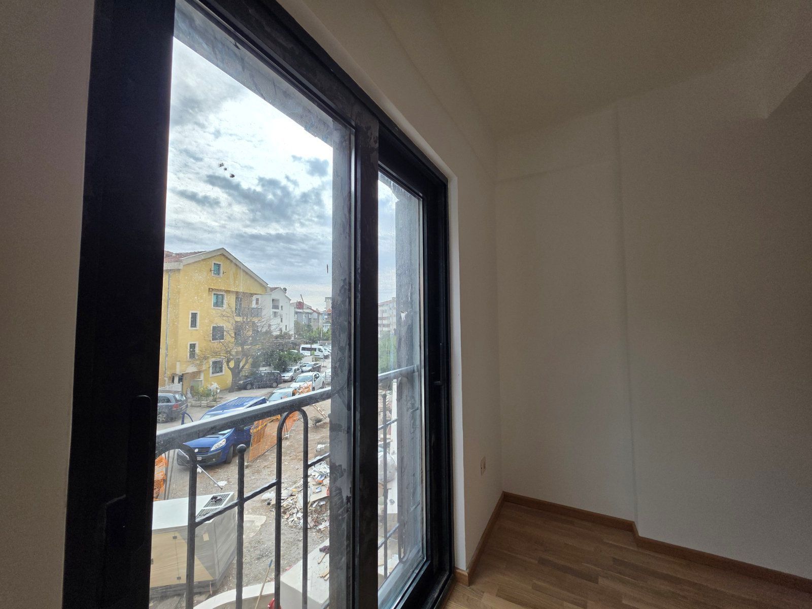 Dvosoban stan 79.18m2 u novom stambeno poslovnoj zgradi-Budva,Adok - Amfora Real Estate