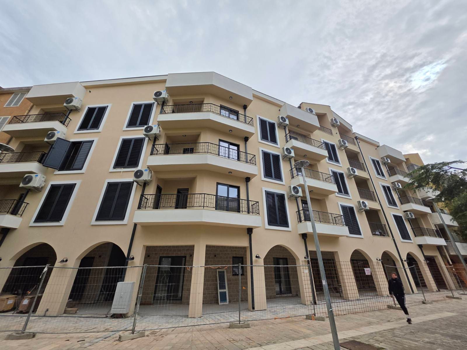 Dvosoban stan 79.18m2 u novom stambeno poslovnoj zgradi-Budva,Adok - Amfora Real Estate