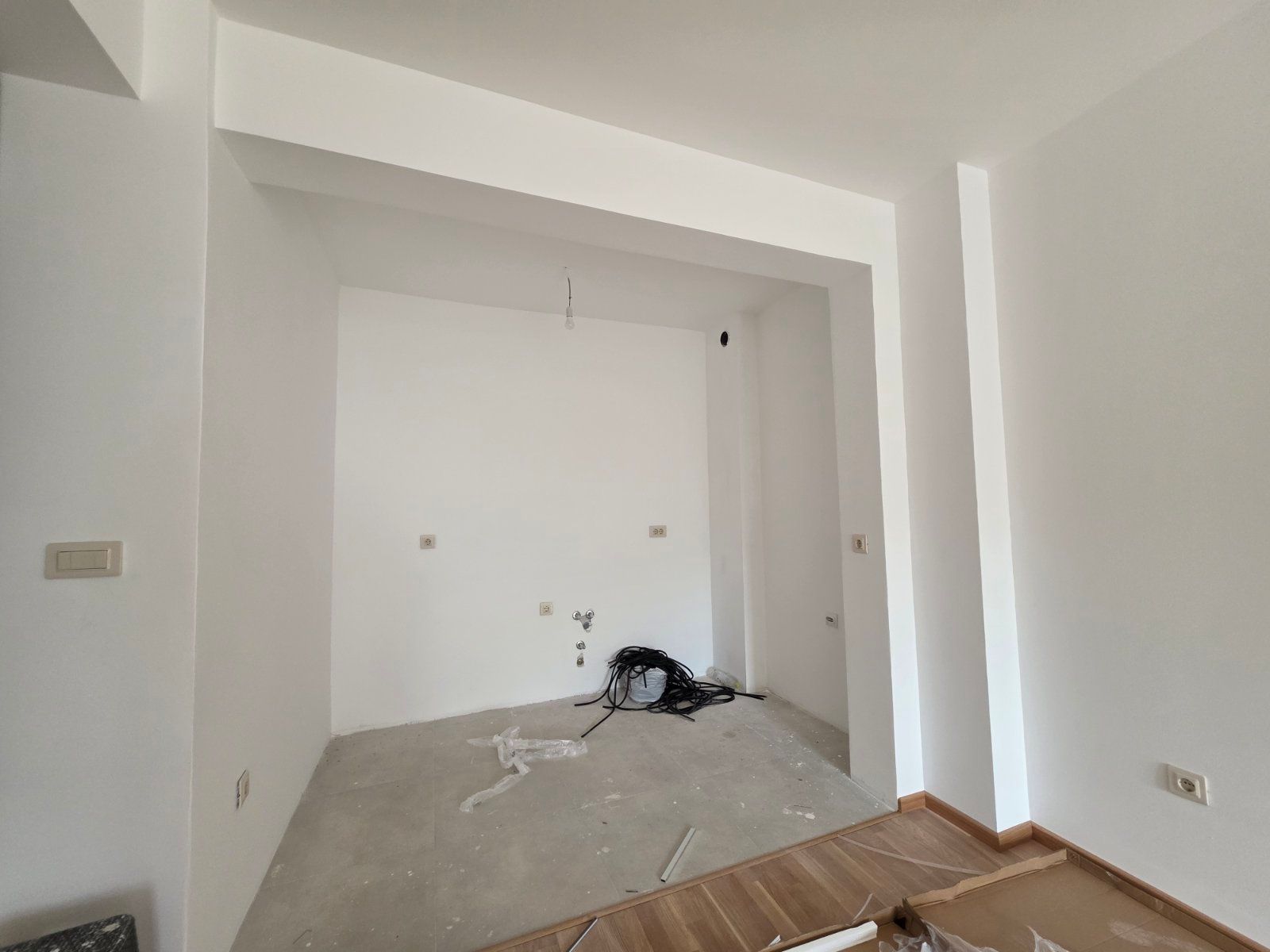 Dvosoban stan 79.18m2 u novom stambeno poslovnoj zgradi-Budva,Adok - Amfora Real Estate