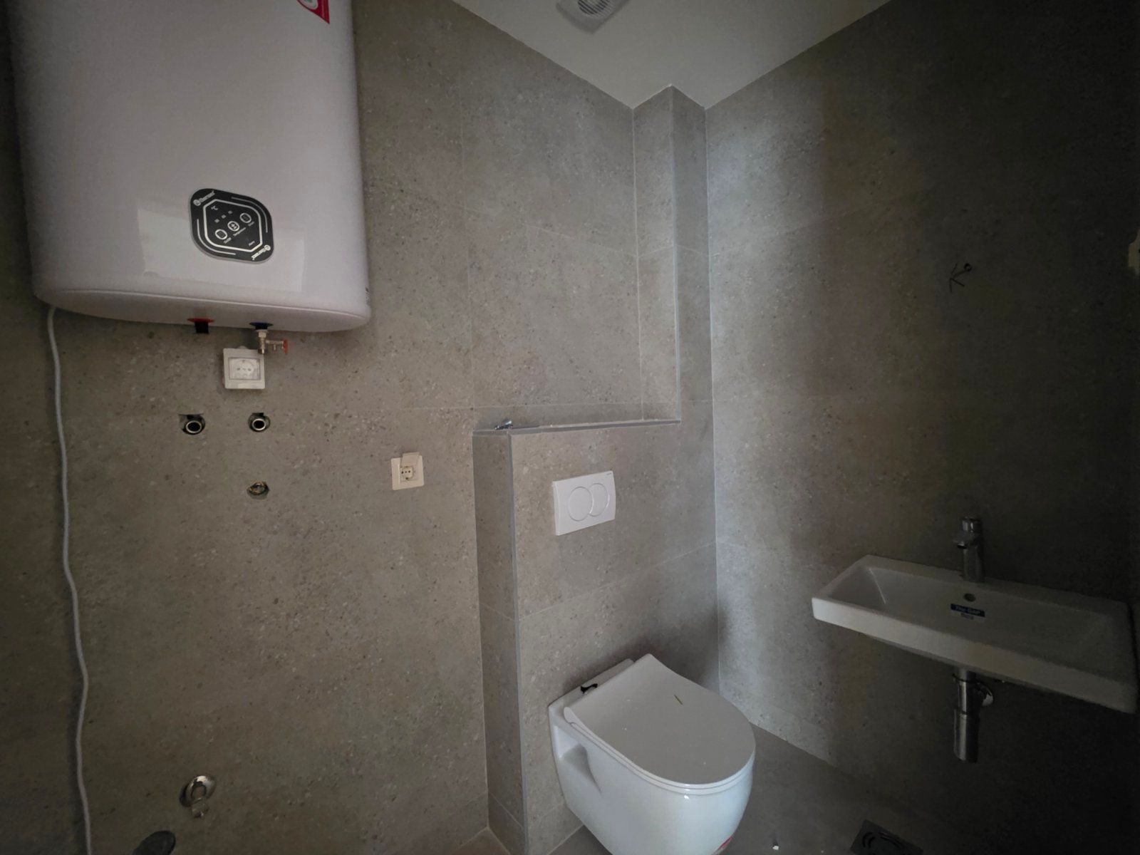 Dvosoban stan 79.18m2 u novom stambeno poslovnoj zgradi-Budva,Adok - Amfora Real Estate