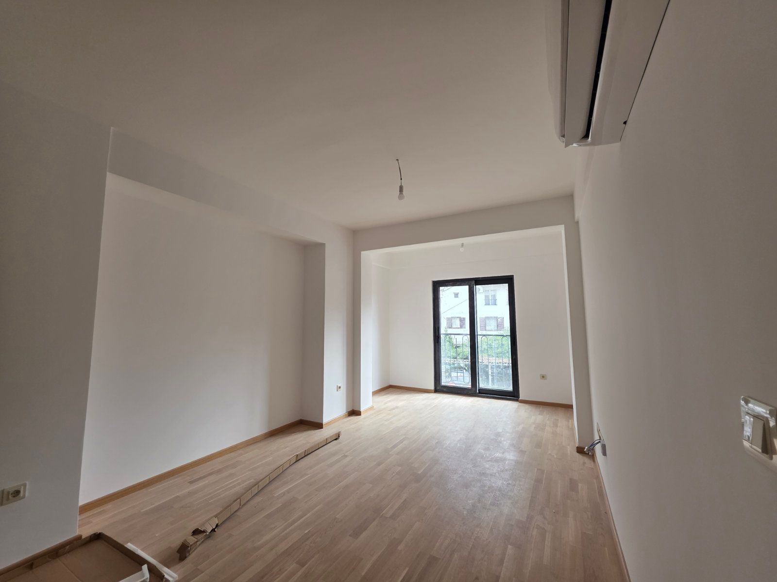 Dvosoban stan 79.18m2 u novom stambeno poslovnoj zgradi-Budva,Adok - Amfora Real Estate