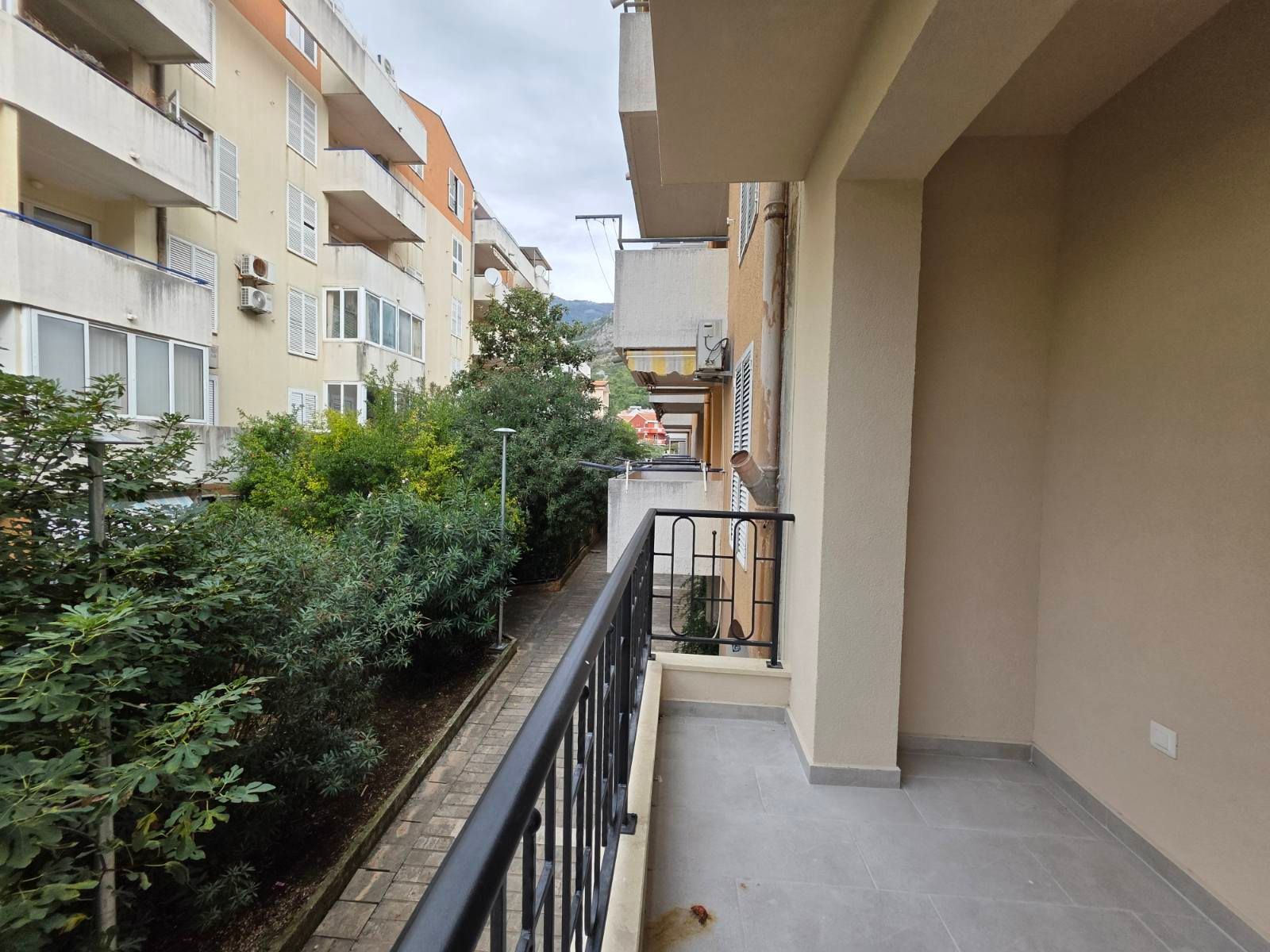 Dvosoban stan 79.18m2 u novom stambeno poslovnoj zgradi-Budva,Adok - Amfora Real Estate