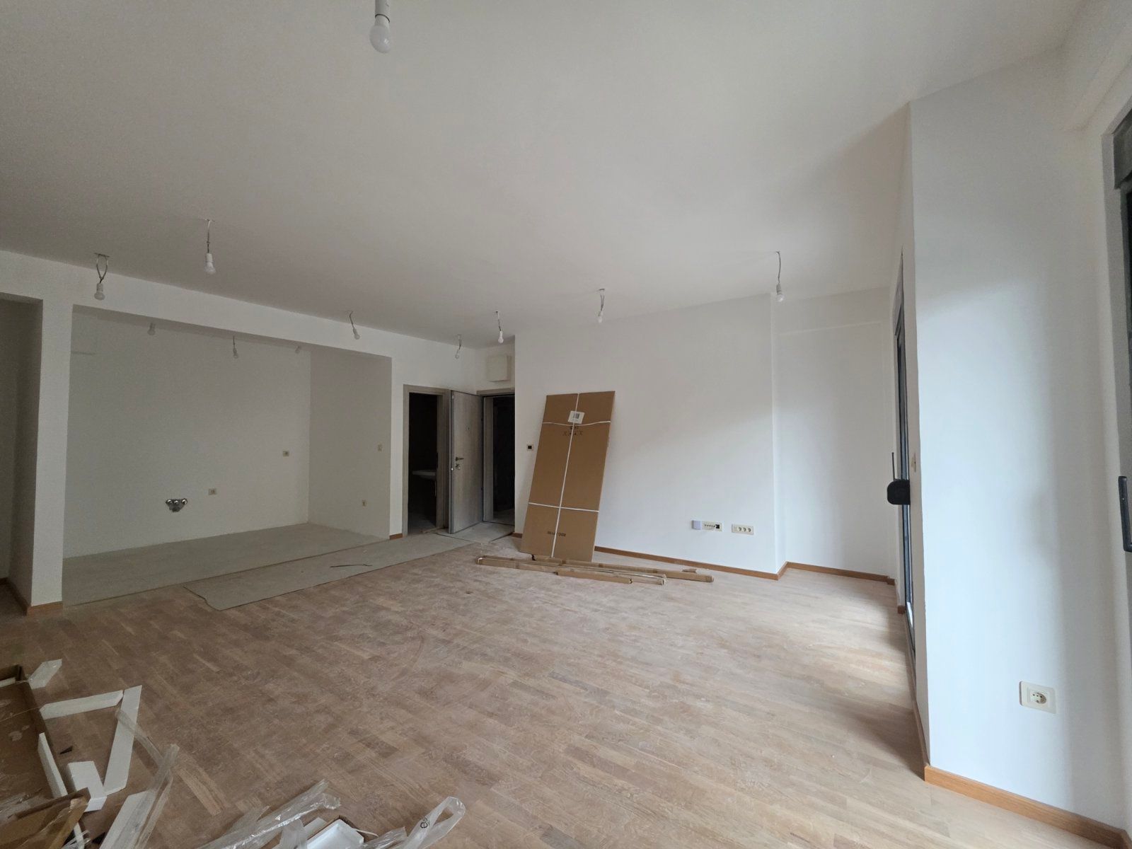 Trosoban stan 114.57m2 u novom stambeno poslovnoj zgradi-Budva,Adok - Amfora Real Estate