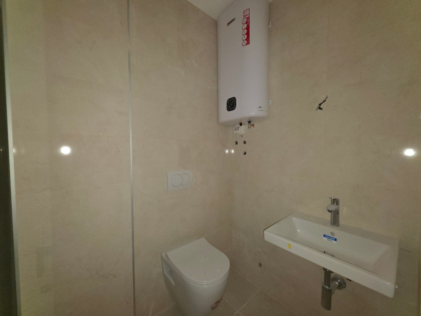 Trosoban stan 114.57m2 u novom stambeno poslovnoj zgradi-Budva,Adok - Amfora Real Estate