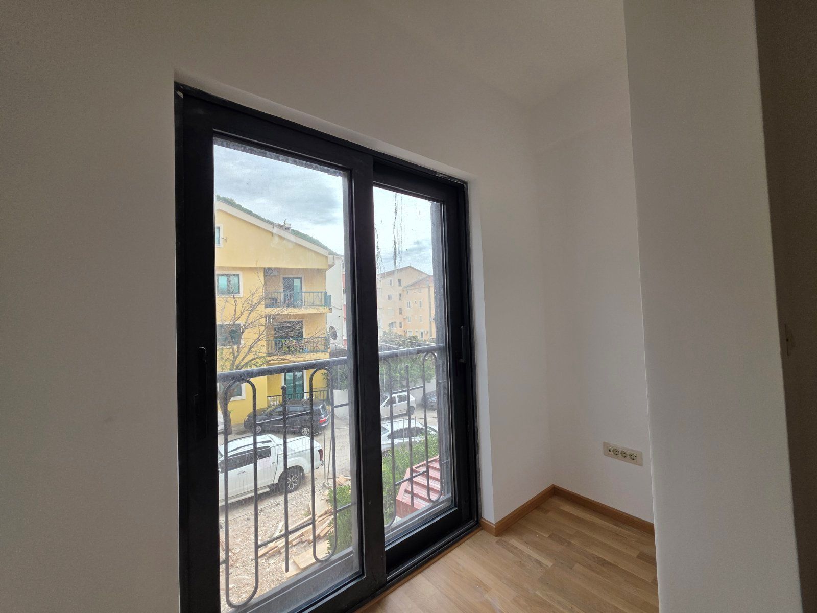 Trosoban stan 114.57m2 u novom stambeno poslovnoj zgradi-Budva,Adok - Amfora Real Estate