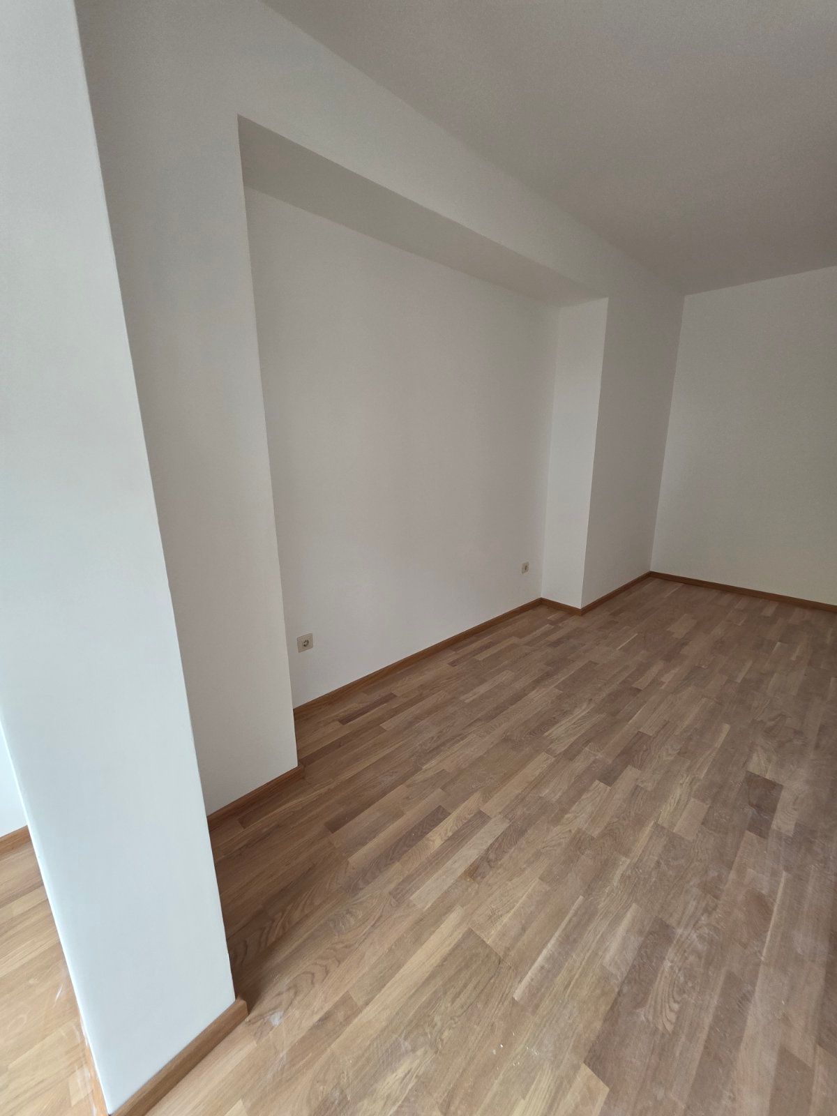 Trosoban stan 114.57m2 u novom stambeno poslovnoj zgradi-Budva,Adok - Amfora Real Estate