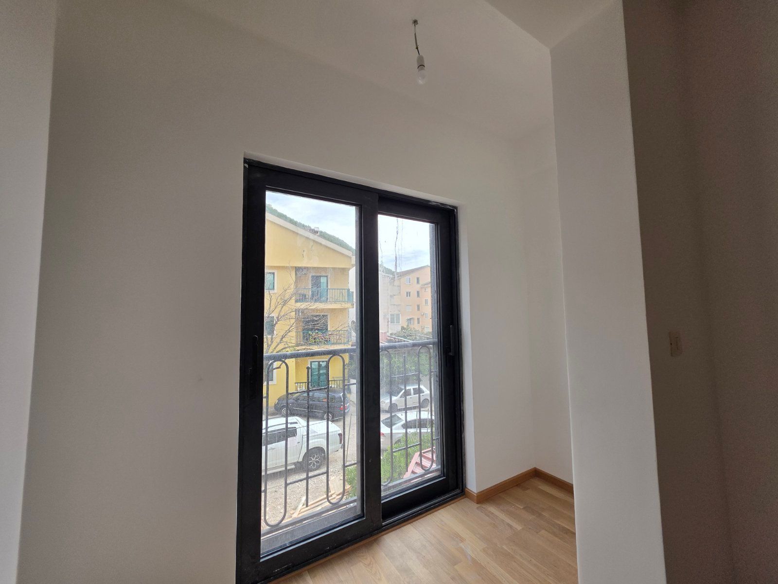 Trosoban stan 114.57m2 u novom stambeno poslovnoj zgradi-Budva,Adok - Amfora Real Estate