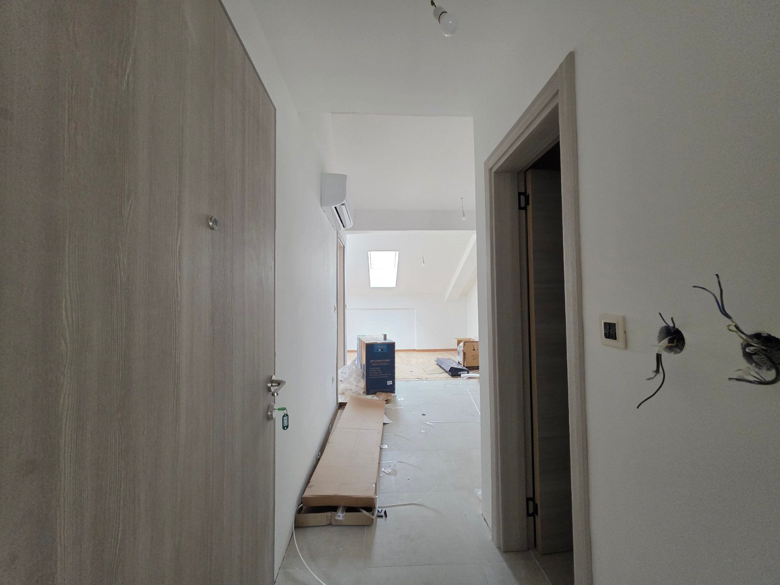 Jednosoban stan 55.6m² sa opcijom izgradnje galerije 13 m² u novom stambeno poslovnoj zgradi-Budva,Adok - Amfora Real Estate