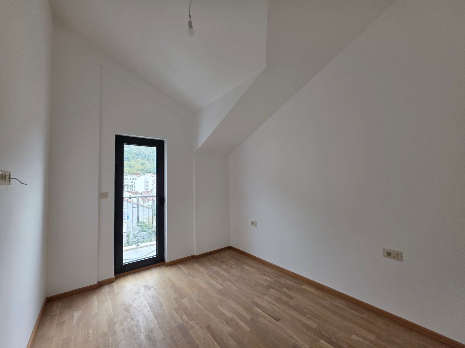 Dvosoban stan 53.10m² sa pogledom na more u novom stambeno poslovnoj zgradi-Budva,Adok - Amfora Real Estate