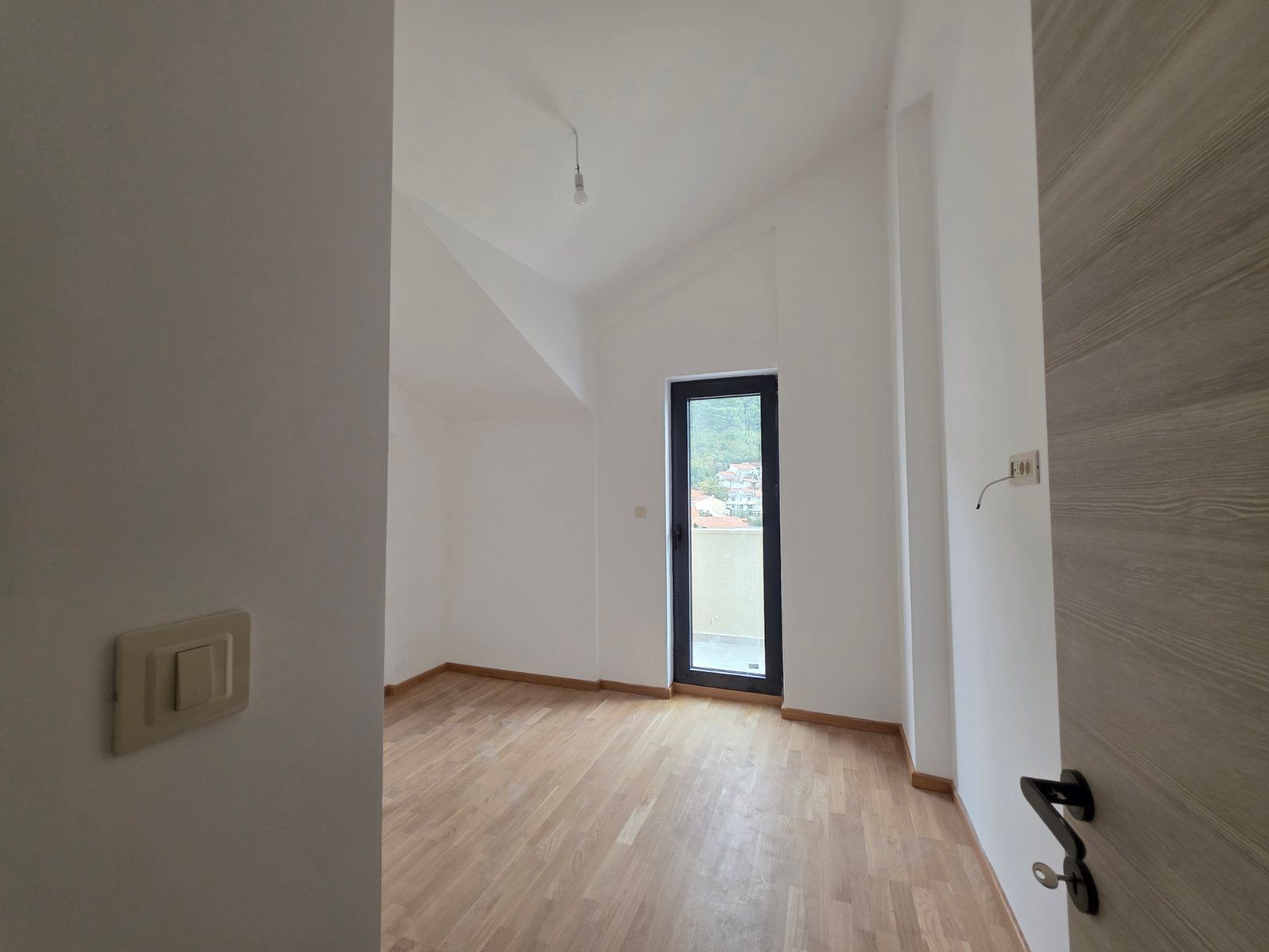 Dvosoban stan 53.10m² sa pogledom na more u novom stambeno poslovnoj zgradi-Budva,Adok - Amfora Real Estate